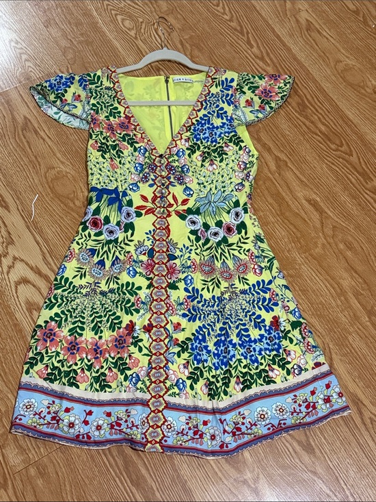 Alice + Olivia Dresses & Skirts - Alice + Olivia Yellow Multicolor Floral V‑Neck Mini Dress